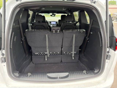 2027 Chrysler Pacifica Select
