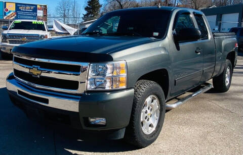 2011 Chevrolet Silverado 1500 for sale at MIDWEST MOTORSPORTS in Rock Island IL