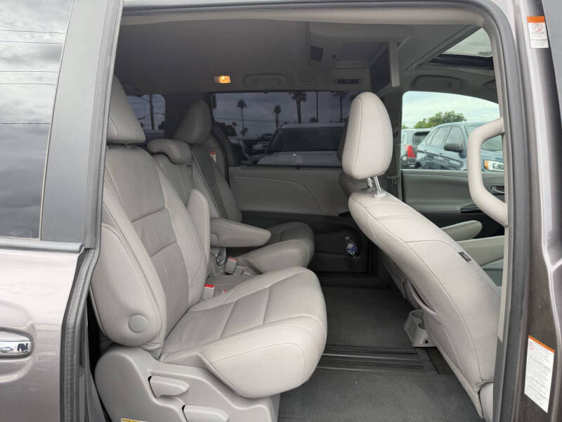 2016 Toyota Sienna XLE Premium 8-Passenger