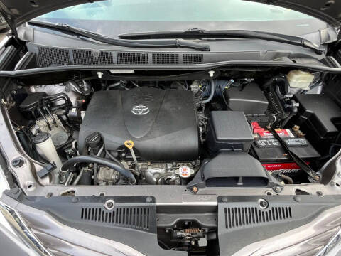 2017 Toyota Sienna LE 8-Passenger