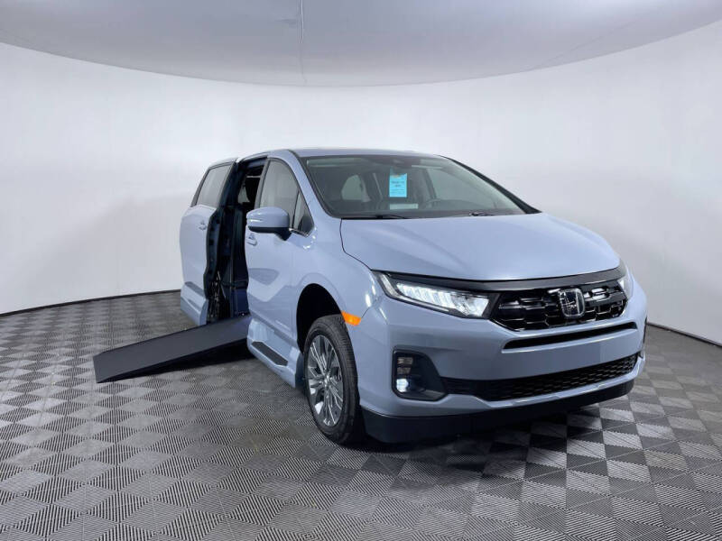 2025 Honda Odyssey Touring's photo