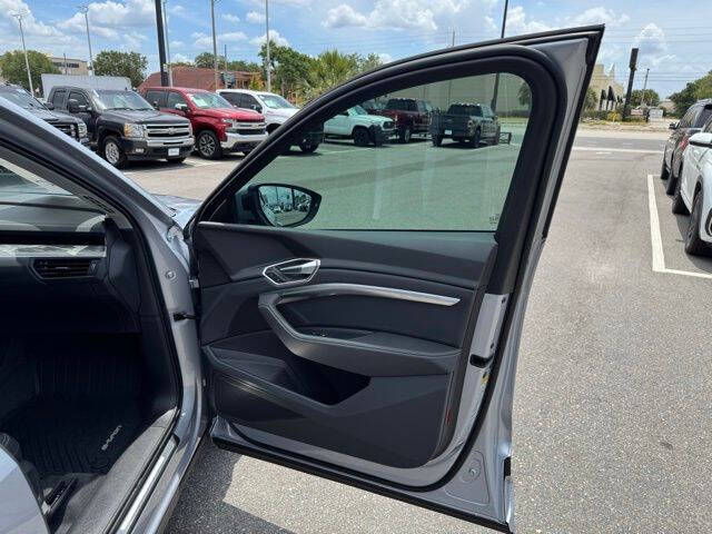 2022 Audi e-tron quattro Premium