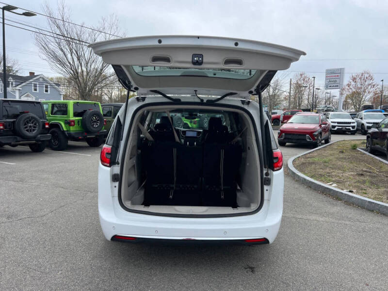 2024 Chrysler Pacifica Touring L