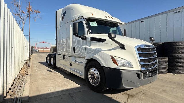 2018 Freightliner Cascadia for sale at KING TRUCK TRAILER SALES in Bakersfield, CA