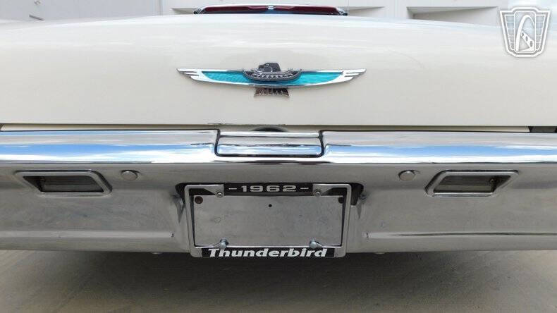 1962 Ford Thunderbird