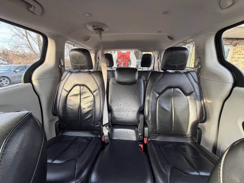 2017 Chrysler Pacifica Touring-L