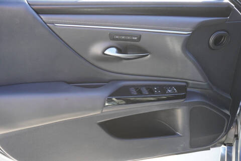 2025 Lexus ES 300h