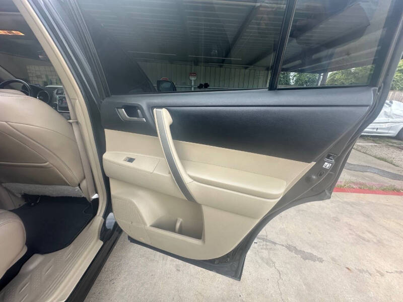 2013 Toyota Highlander SE