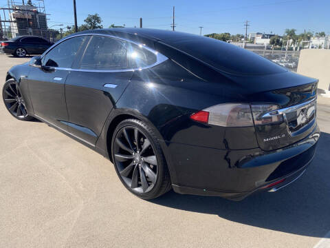 2016 Tesla Model S 70D
