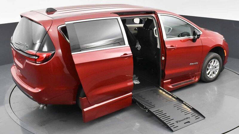 2024 Chrysler Pacifica Touring L