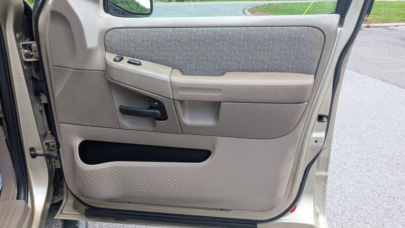 2002 Ford Explorer XLS