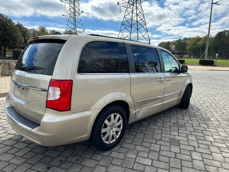 2013 Chrysler Town & Country Touring photo 20