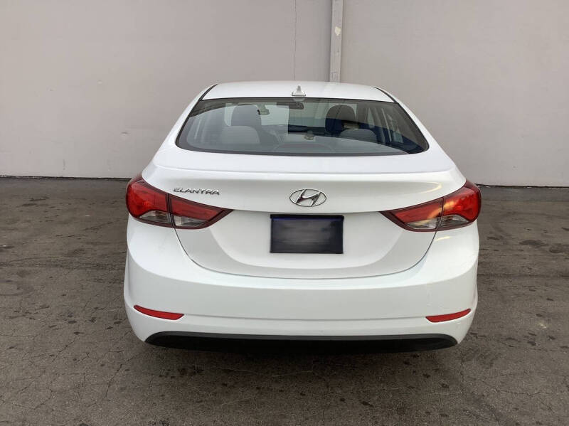 2016 Hyundai Elantra SE