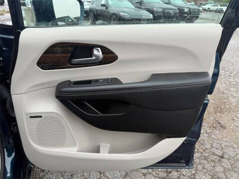 2022 Chrysler Pacifica Hybrid Limited