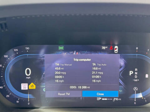 2025 Volvo XC60 B5 Core Dark Theme