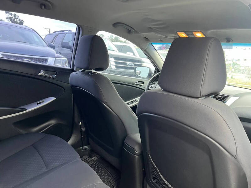 2013 Hyundai Accent SE