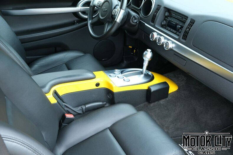 2004 Chevrolet SSR LS