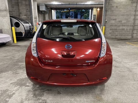 2011 Nissan LEAF SL