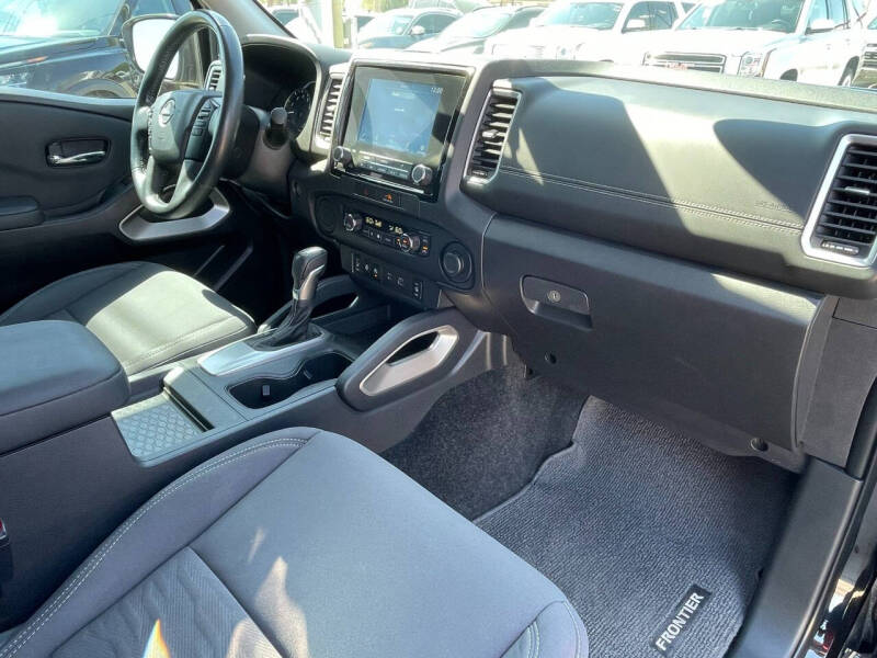 2022 Nissan Frontier SV