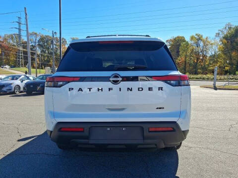 2025 Nissan Pathfinder SV