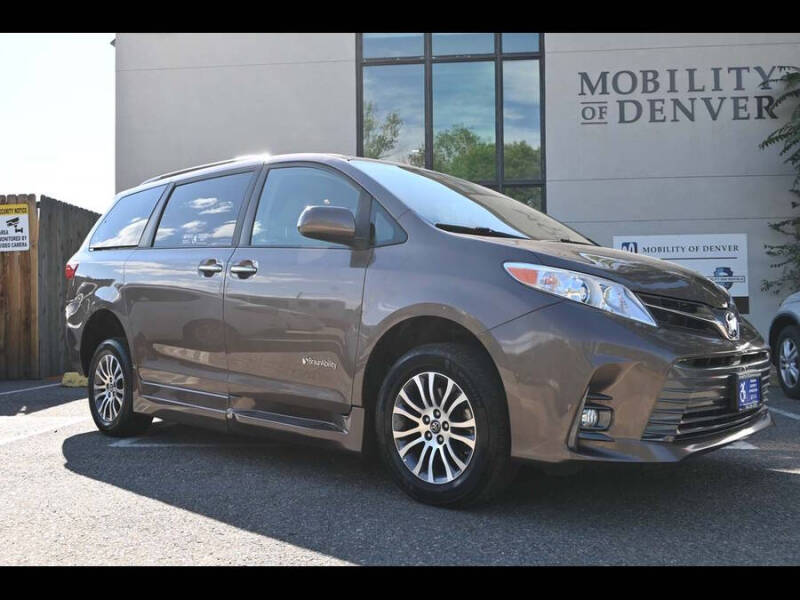 Used 2019 Toyota Sienna XLE with VIN 5TDYZ3DC8KS979118 for sale in Denver, CO