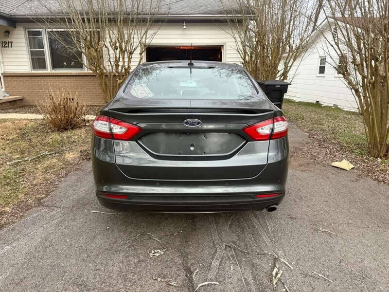 2016 Ford Fusion SE