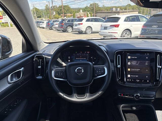 2025 Volvo XC40 B5 Plus Bright Theme