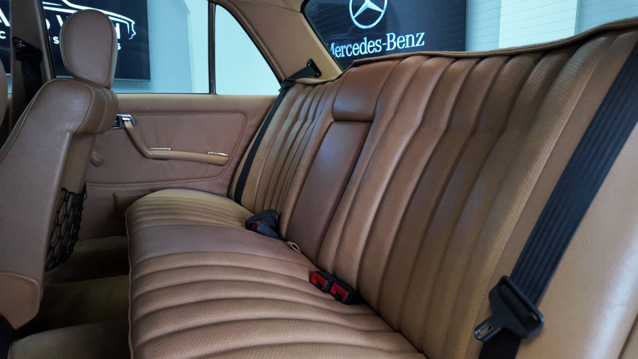 1983 Mercedes-Benz 240-Class 47