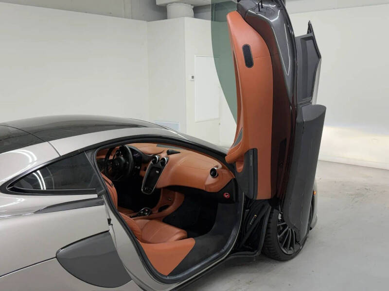 2017 McLaren 570GT