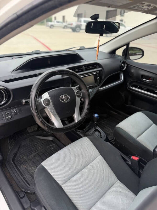 2016 Toyota Prius c One