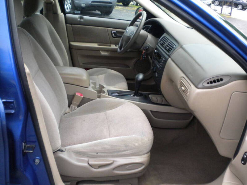 2002 Ford Taurus SE