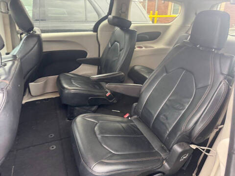 2017 Chrysler Pacifica Touring-L