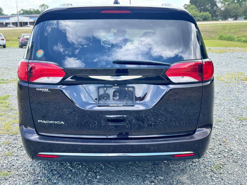 2017 Chrysler Pacifica Touring-L Plus