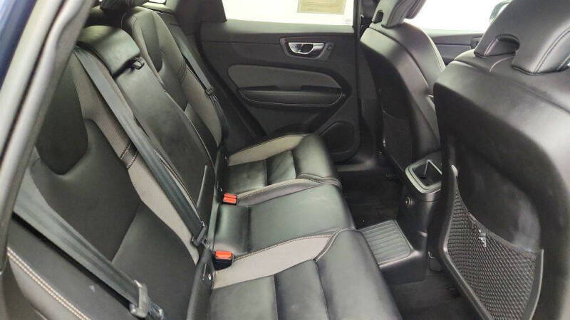 2022 Volvo XC60 Recharge T8 R-Design