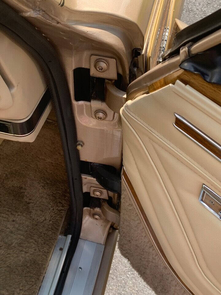 1989 Jeep Grand Wagoneer 40