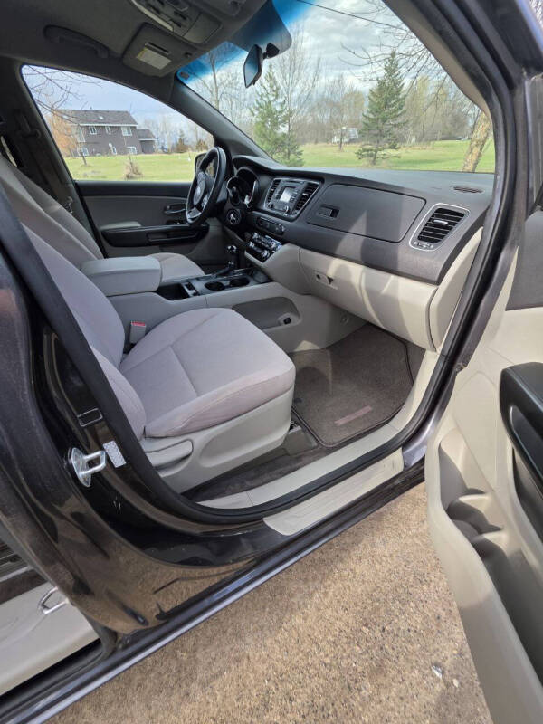 2017 Kia Sedona LX