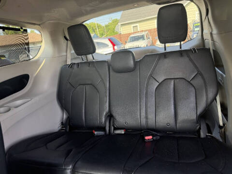 2017 Chrysler Pacifica Touring-L Plus