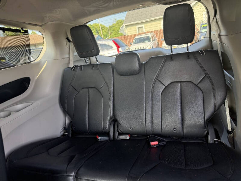 2017 Chrysler Pacifica Touring-L Plus