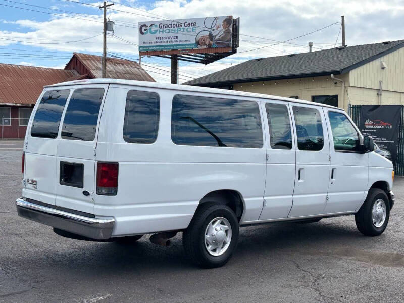 2006 Ford E-Series E-350 SD XLT