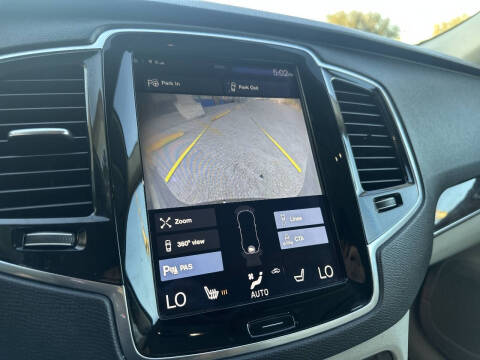 2017 Volvo XC90 T6 Momentum