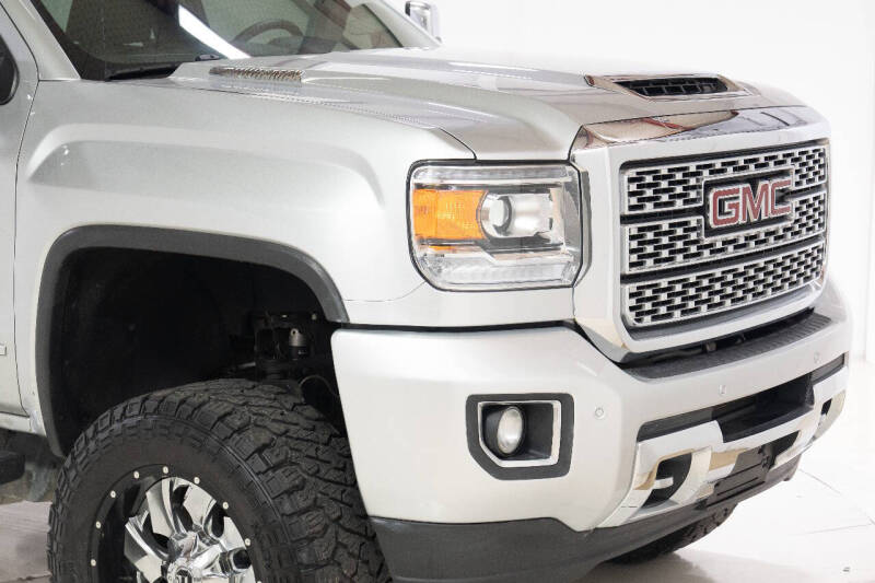 2019 GMC Sierra 2500 Denali HD Denali photo 9