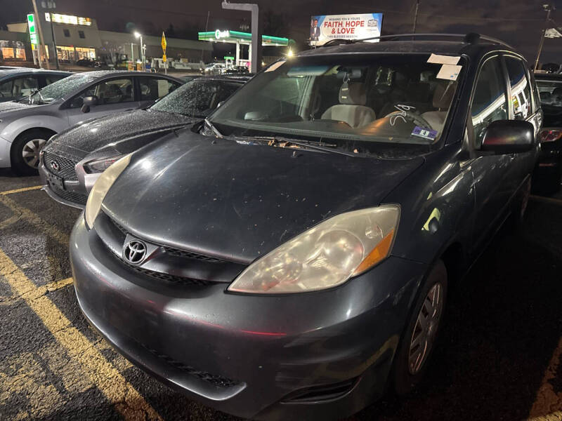 2007 Toyota Sienna CE's photo