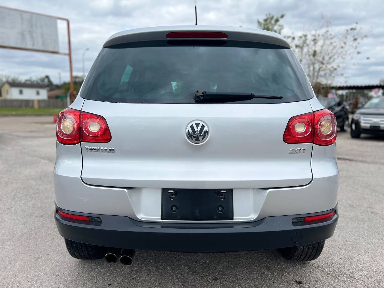 2011 Volkswagen Tiguan for sale at J-R Auto Sales LLC in Houston, TX