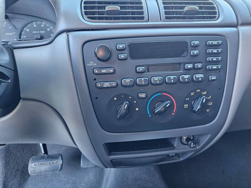 2003 Ford Taurus SE