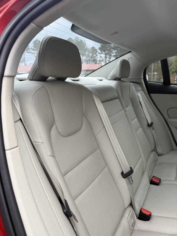 2019 Volvo S60 T6 Momentum