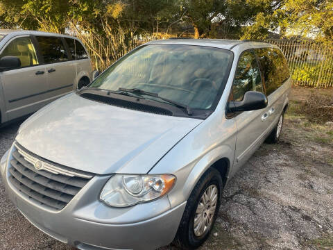 2007 Chrysler Town and Country for sale at TWIN CITY MOTORS in Houston TX