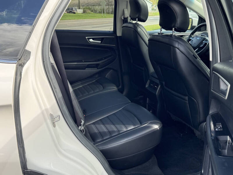 2019 Ford Edge SEL - Photo 13