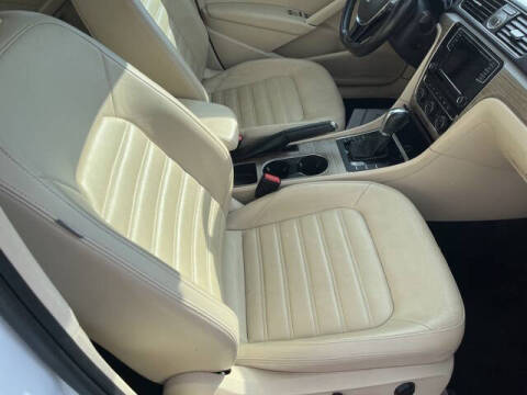 2017 Volkswagen Passat V6 SEL Premium