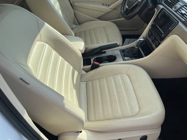 2017 Volkswagen Passat V6 SEL Premium