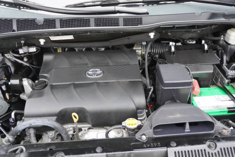 2013 Toyota Sienna LE 7-Passenger Auto Access Seat